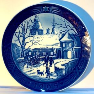 Royal Copenhagen Christmas Plate - 1995.